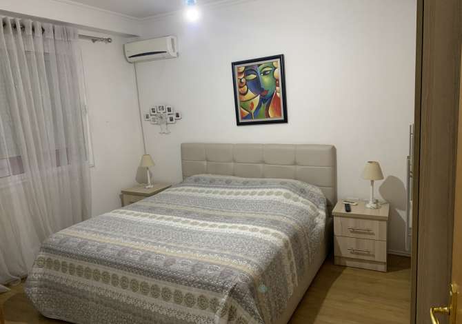 Shtepi ne shitje Apartament ne Tirane, 1+1, Mobilimi E mobiluar, Pagesa 125,000  Euro.