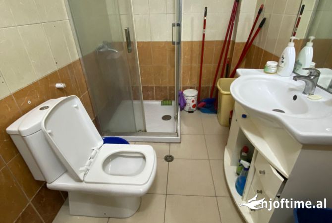 Shtepi ne shitje Apartament ne Tirane, 1+1, Mobilimi E mobiluar, Pagesa 100,000  Euro.