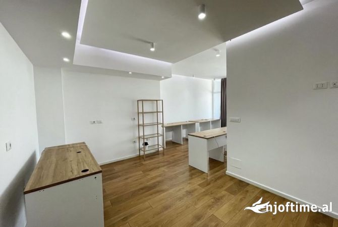 Ambient biznesi me qera 3+1 ne Tirane - 800 Euro
