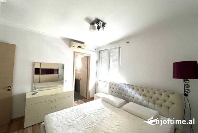 Shtepi ne shitje Apartament ne Tirane, 2+1, Mobilimi E mobiluar, Pagesa 210,000  Euro.
