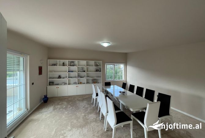 Shtepi me qera Shtepi Private ne Tirane, 7+1, Mobilimi E mobiluar, Pagesa 1,850  Euro.