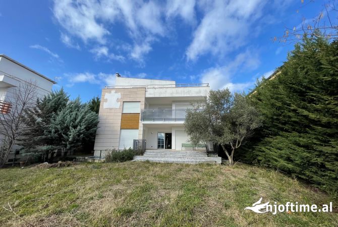 Shtepi me qera 7+1 ne Tirane - 1,850 Euro