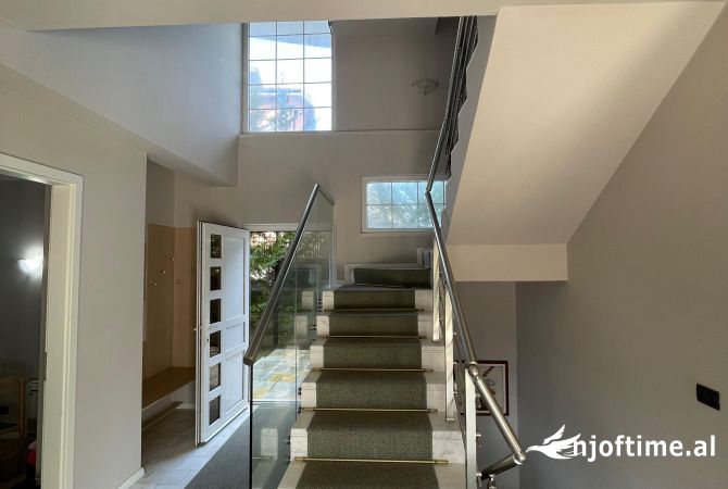 Shtepi me qera Shtepi Private ne Tirane, 7+1, Mobilimi E mobiluar, Pagesa 1,850  Euro.