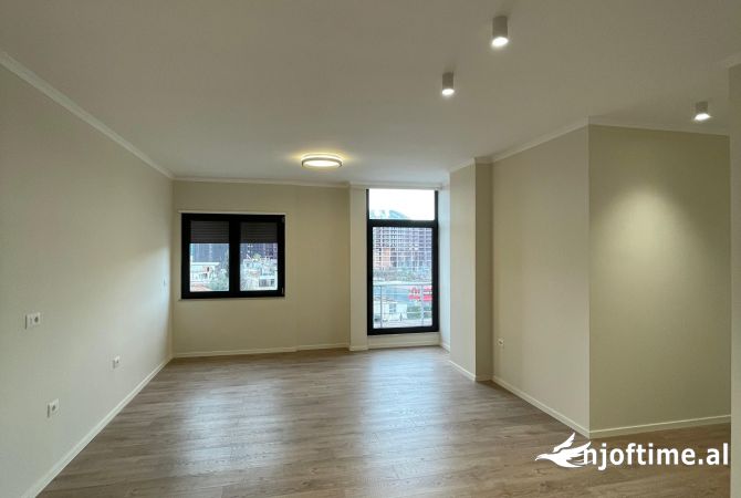 Apartament 2+1 ne shitje te Hotel Marinaj rruge kryesore 