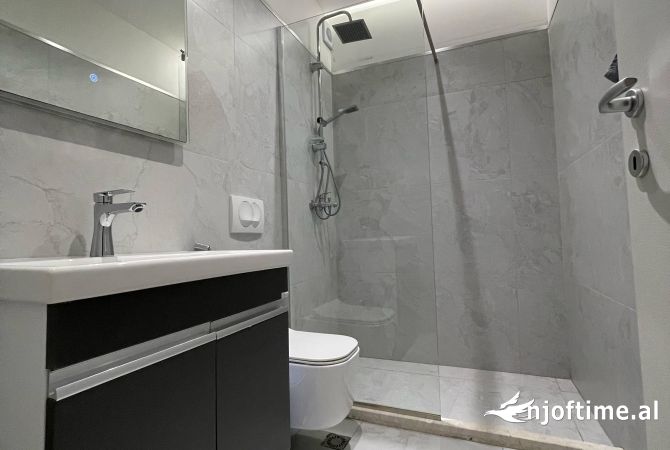 Shtepi ne shitje Apartament ne Tirane, 3+1, Mobilimi E mobiluar, Pagesa 250,000  Euro.