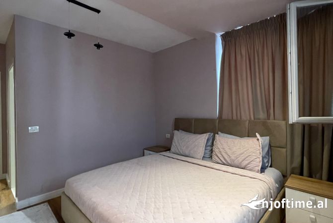 Shtepi ne shitje Apartament ne Tirane, 3+1, Mobilimi E mobiluar, Pagesa 250,000  Euro.