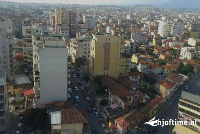 Ambient biznesi me qera 4+1 ne Tirane - 700 Euro