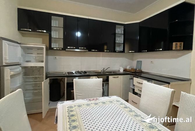 Shtepi me qera Apartament ne Tirane, 2+1, Mobilimi E mobiluar, Pagesa 350  Euro.