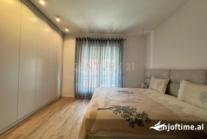 Shtepi me qera 2+1 ne Tirane - 1,400 Euro
