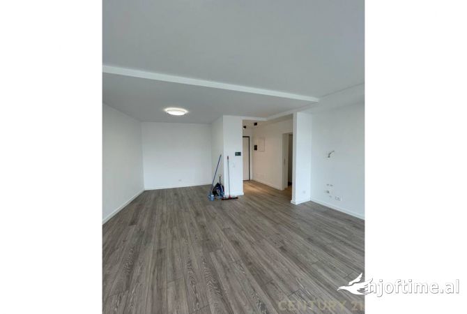 Shtepi me qera 2+1 ne Tirane - 1,300 Euro