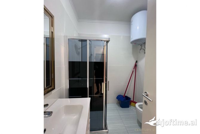 Shtepi me qera Apartament ne Tirane, 2+1, Mobilimi E mobiluar, Pagesa 700  Euro.