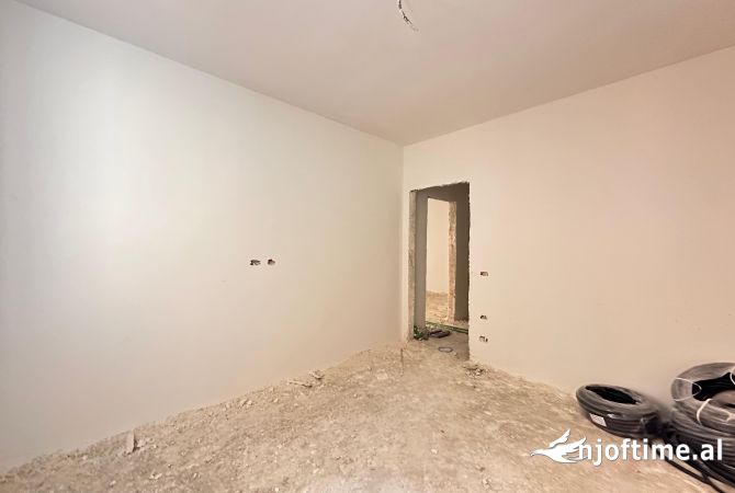 Shtepi ne shitje Apartament ne Tirane, 1+1, Mobilimi Bosh, pa mobiluar, Pagesa 88,000  Euro.