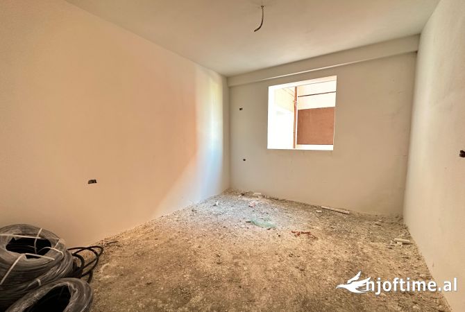Shtepi ne shitje Apartament ne Tirane, 1+1, Mobilimi Bosh, pa mobiluar, Pagesa 88,000  Euro.