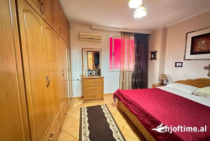 Shtepi ne shitje Apartament ne Tirane, 2+1, Mobilimi Bosh, pa mobiluar, Pagesa 158,000  Euro.