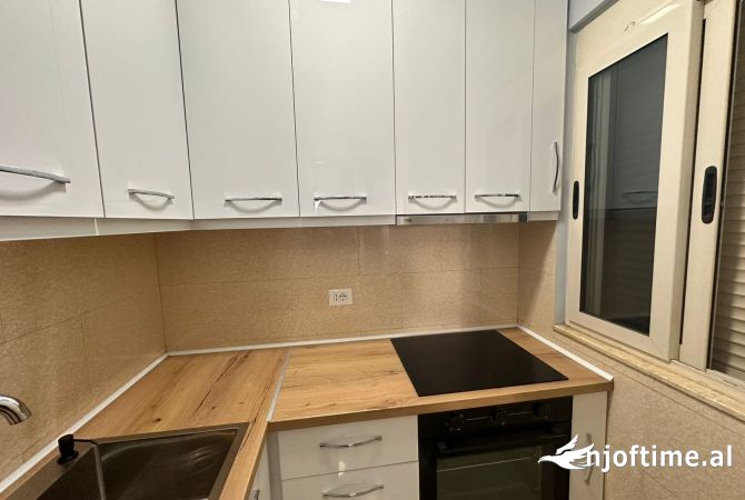 Shtepi me qera Apartament ne Tirane, 1+1, Mobilimi E mobiluar, Pagesa 500  Euro.