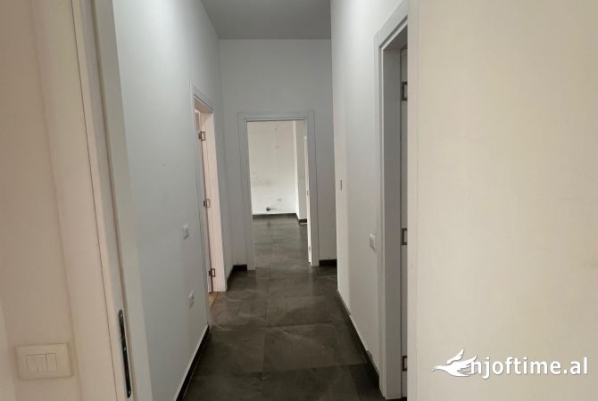 JEPET ME QIRA AMBIENT PER ZYRA TEK SQUARE 21