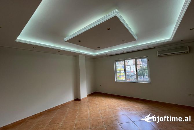 Ambient biznesi me qera 3+1 ne Tirane - 1,900 Euro