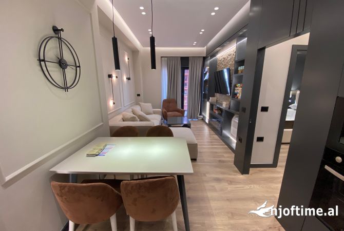 Shtepi me qera Apartament ne Tirane, 1+1, Mobilimi E mobiluar, Pagesa 1,050  Euro.