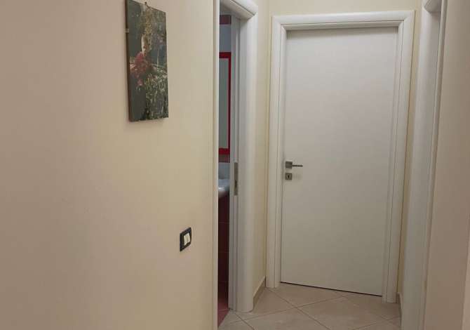 Shtepi me qera Apartament ne Tirane, 2+1, Mobilimi E mobiluar, Pagesa 500  Euro.