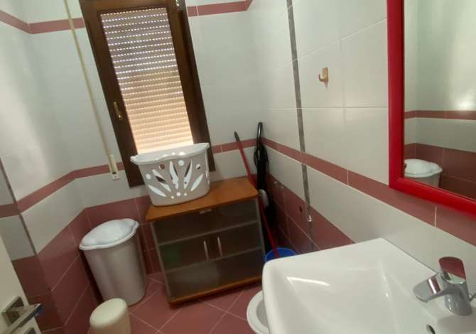 Shtepi me qera Apartament ne Tirane, 2+1, Mobilimi E mobiluar, Pagesa 500  Euro.