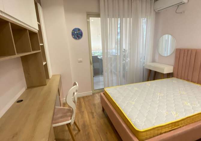 Shtepi me qera Apartament ne Tirane, 3+1, Mobilimi E mobiluar, Pagesa 750  Euro.