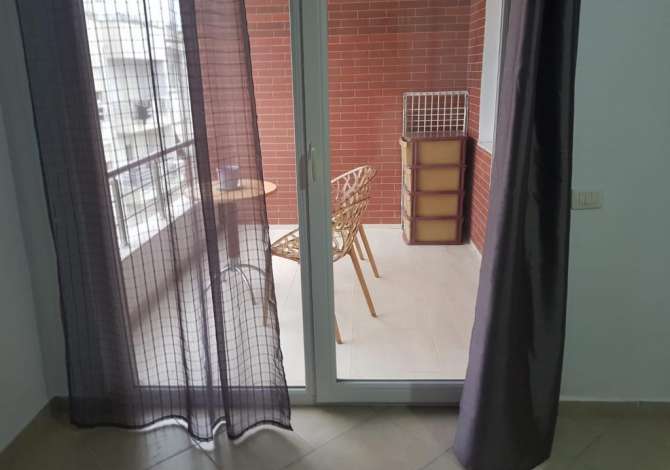 Shtepi me qera Apartament ne Tirane, 2+1, Mobilimi E mobiluar, Pagesa 500  Euro.