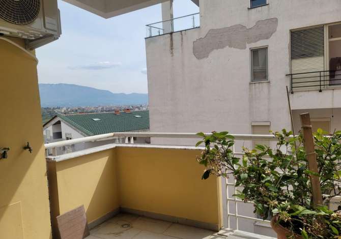 Shtepi ne shitje Apartament ne Tirane, 2+1, Mobilimi E mobiluar, Pagesa 202,000  Euro.