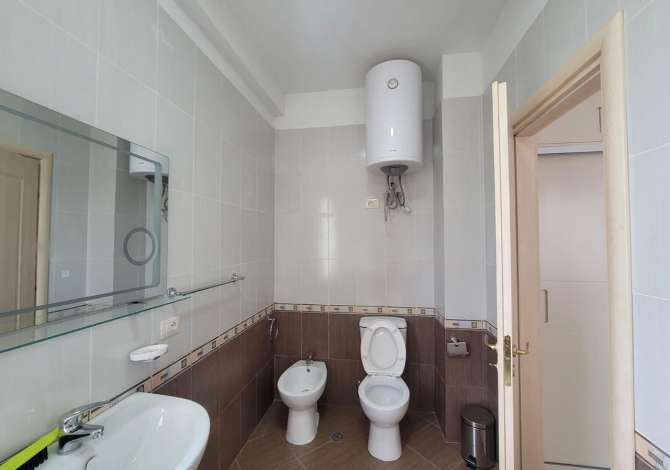 Shtepi ne shitje Apartament ne Tirane, 2+1, Mobilimi E mobiluar, Pagesa 202,000  Euro.