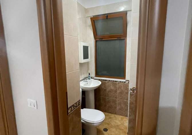 Shtepi me qera Apartament ne Tirane, 3+1, Mobilimi E mobiluar, Pagesa 800  Euro.