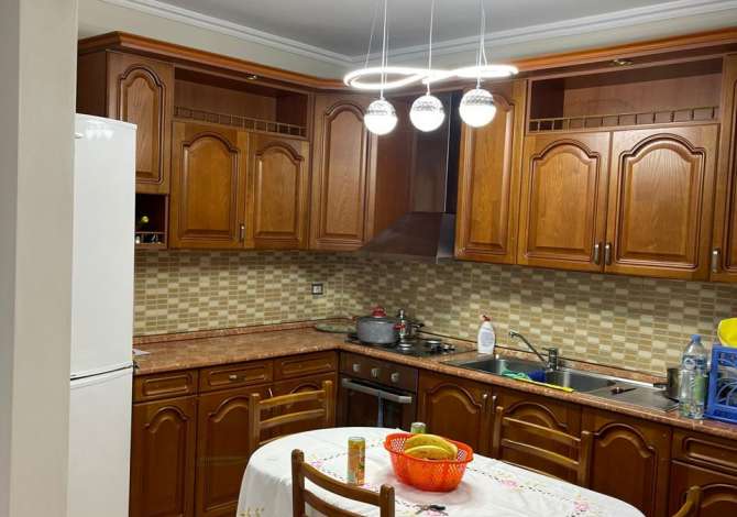 Shtepi me qera Apartament ne Tirane, 3+1, Mobilimi E mobiluar, Pagesa 800  Euro.