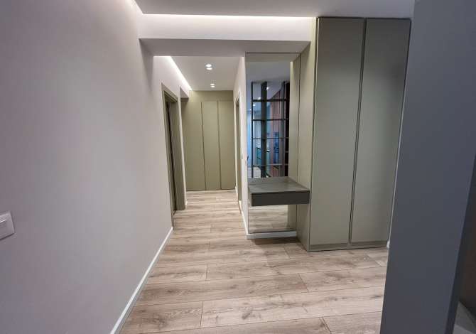 Shtepi me qera Apartament ne Tirane, 3+1, Mobilimi E mobiluar, Pagesa 1,800  Euro.