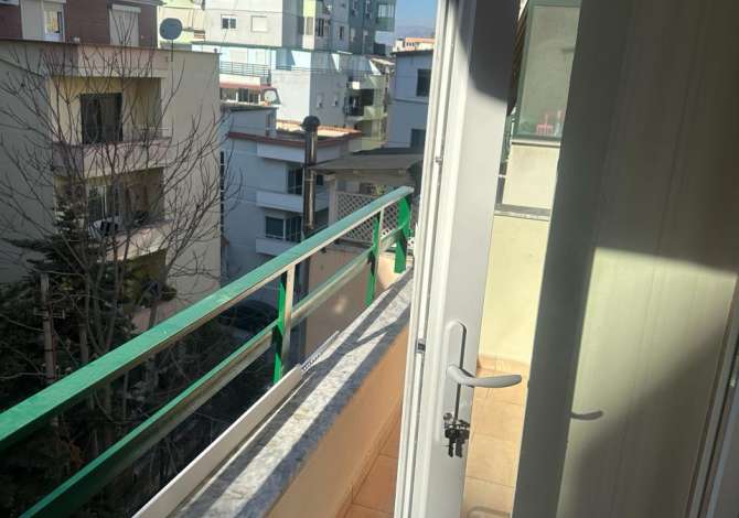 Shtepi me qera Apartament ne Tirane, 1+1, Mobilimi E mobiluar, Pagesa 450  Euro.