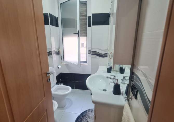 Shtepi me qera Apartament ne Tirane, 2+1, Mobilimi E mobiluar, Pagesa 600  Euro.