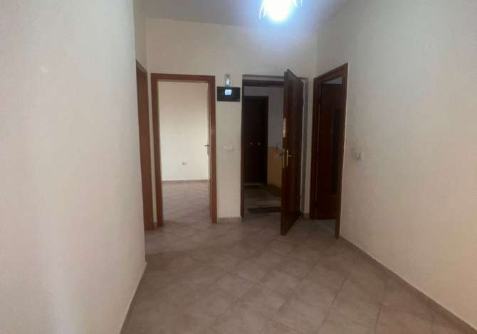 Shtepi me qera Apartament ne Tirane, 3+1, Mobilimi Bosh, pa mobiluar, Pagesa 40,000  Leke.