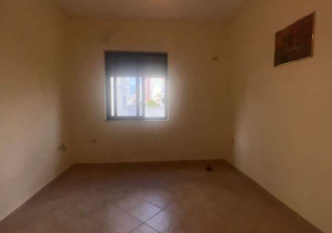 Shtepi me qera Apartament ne Tirane, 3+1, Mobilimi Bosh, pa mobiluar, Pagesa 40,000  Leke.