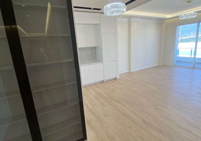 Shtepi ne shitje Apartament ne Tirane, 3+1, Mobilimi E mobiluar, Pagesa 235,000  Euro.