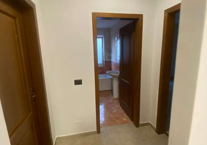 Shtepi ne shitje Apartament ne Tirane, 3+1, Mobilimi Bosh, pa mobiluar, Pagesa 225,000  Euro.