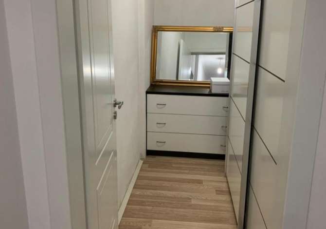 Shtepi ne shitje Apartament ne Tirane, 2+1, Mobilimi E mobiluar, Pagesa 130,000  Euro.