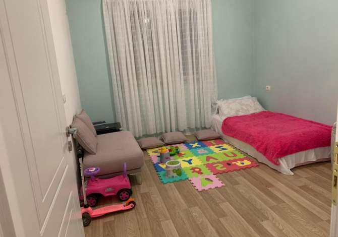 Shtepi ne shitje Apartament ne Tirane, 2+1, Mobilimi E mobiluar, Pagesa 130,000  Euro.