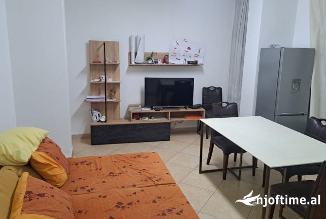 Shtepi me qera Apartament ne Tirane, 2+1, Mobilimi E mobiluar, Pagesa 500  Euro.
