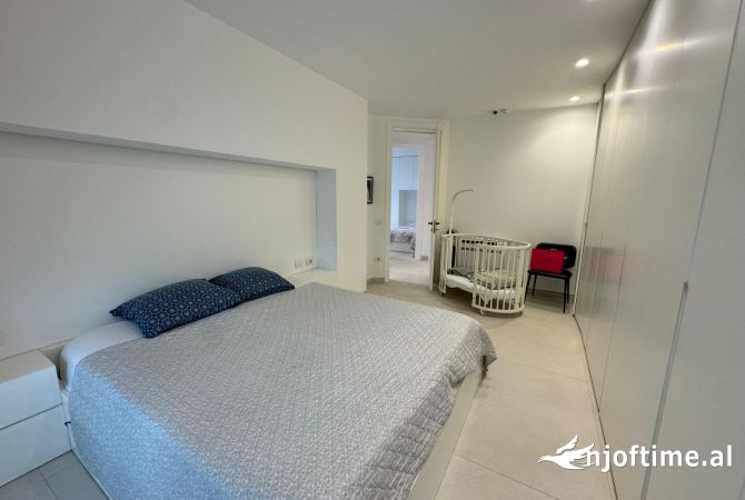 Shtepi ne shitje Apartament ne Tirane, 2+1, Mobilimi E mobiluar, Pagesa 300,000  Euro.
