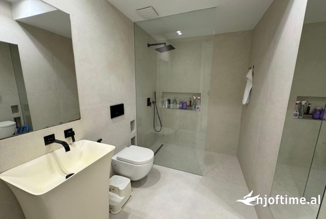 Shtepi ne shitje Apartament ne Tirane, 2+1, Mobilimi E mobiluar, Pagesa 300,000  Euro.