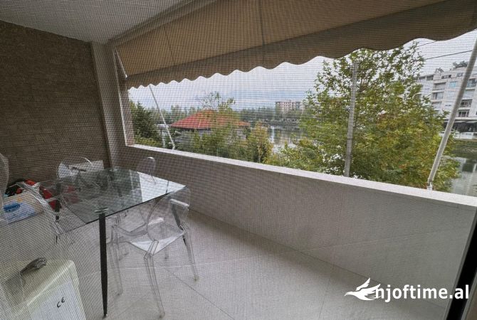 Shtepi ne shitje Apartament ne Tirane, 2+1, Mobilimi E mobiluar, Pagesa 300,000  Euro.