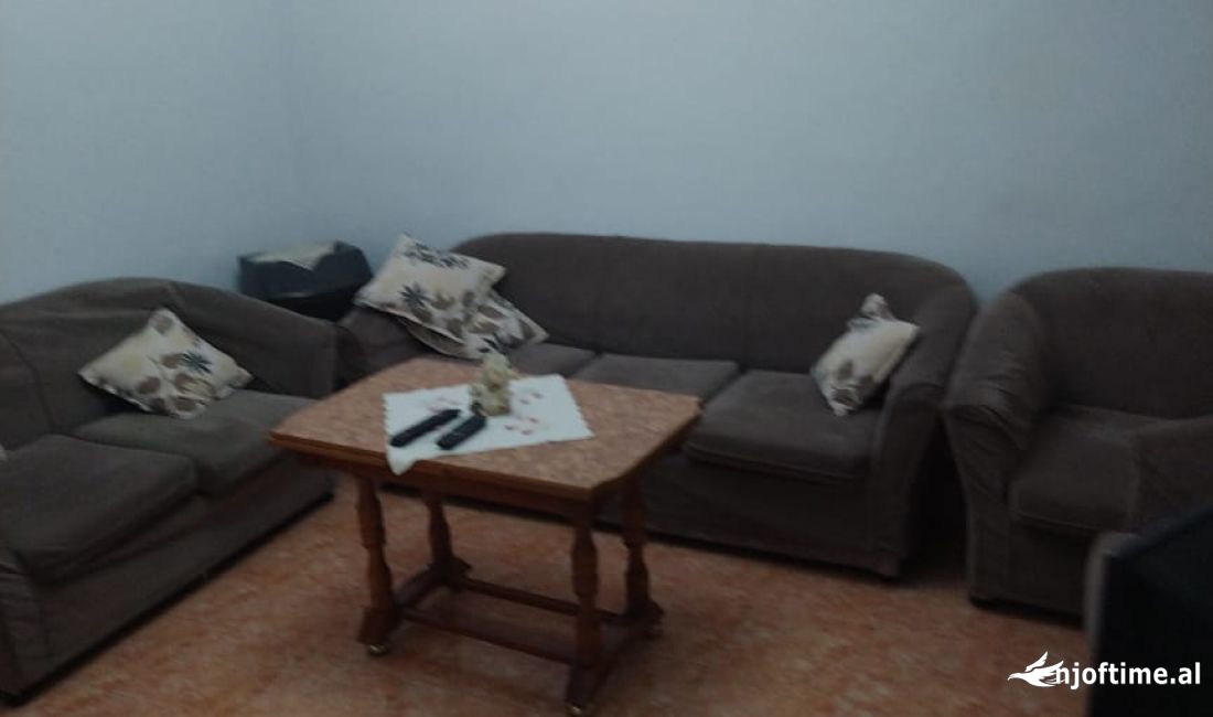 Shtepi me qera Apartament ne Tirane, 3+1, Mobilimi E mobiluar, Pagesa 470  Euro.