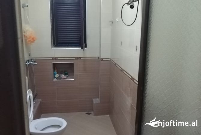 Shtepi me qera Apartament ne Tirane, 3+1, Mobilimi E mobiluar, Pagesa 470  Euro.