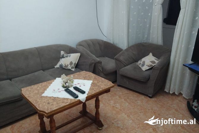 Shtepi me qera Apartament ne Tirane, 3+1, Mobilimi E mobiluar, Pagesa 470  Euro.