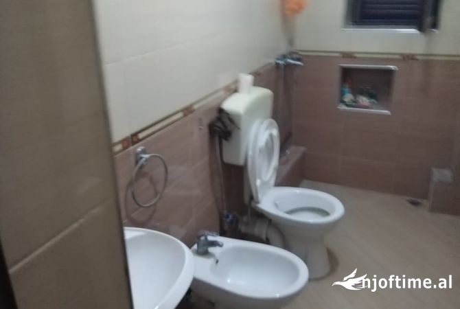 Shtepi me qera Apartament ne Tirane, 3+1, Mobilimi E mobiluar, Pagesa 470  Euro.