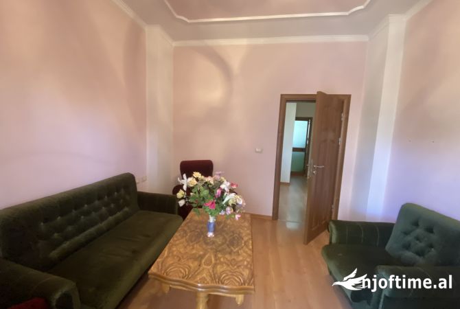 Shtepi me qera Shtepi Private ne Tirane, 3+1, Mobilimi E mobiluar, Pagesa 500  Euro.