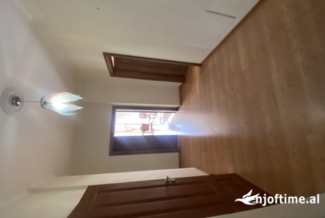 Shtepi me qera Shtepi Private ne Tirane, 3+1, Mobilimi E mobiluar, Pagesa 500  Euro.