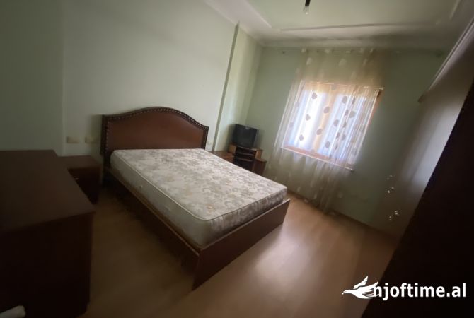 Shtepi me qera Shtepi Private ne Tirane, 3+1, Mobilimi E mobiluar, Pagesa 500  Euro.